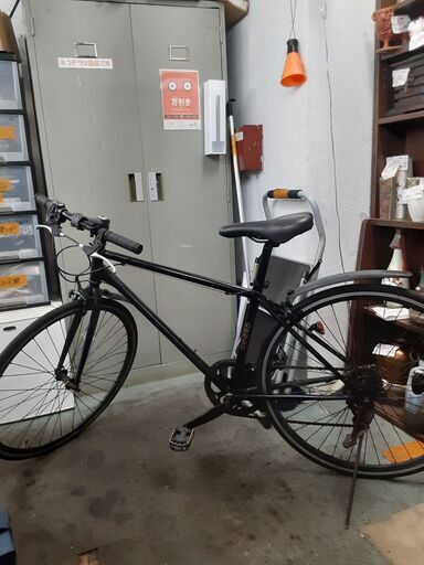 リサイクルショップどりーむ鹿大前店　No1286　自転車　クロスバイク　ブラック　６段階ギア付　泥除け付き