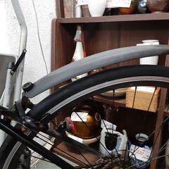 リサイクルショップどりーむ鹿大前店　No1286　自転車　クロスバイク　ブラック　６段階ギア付　泥除け付き