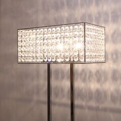IDC OTSUKA(大塚家具)のSAN-5000/SCH/3F フロアスタンドです。イタリア製ハンドメイドのエレガントなスタンドライト。クリスタルビーズが輝き、空間を華やかに♪
