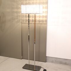 IDC OTSUKA(大塚家具)のSAN-5000/SCH/3F フロアスタンドです。イタリア製ハンドメイドのエレガントなスタンドライト。クリスタルビーズが輝き、空間を華やかに♪