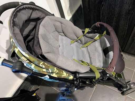 ベビーカー　コンビ　スゴカルα 4キャス compact エッグショック モンポケ