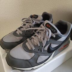 ナイキエアマックスNIKE AIRMAX  IVO