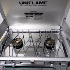 ユニフレームツインバーナーとキッチンスタンド　キャンプ用品　バーベキュー