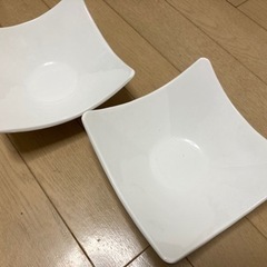 四角い白い皿　2枚