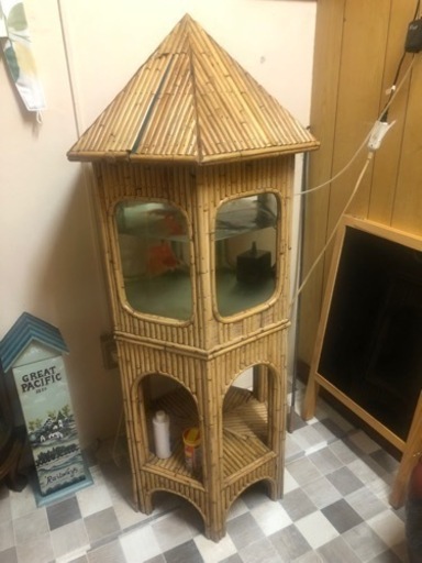 (代理出品)【中古】巨大出目金付！籐家具水槽セット
