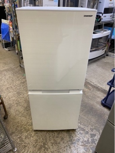 万代店　2020年製★美品 中古★SHARP 152L 耐熱100℃のトップテーブル★つけかえどっちもドア採用！2ドア冷蔵庫【SJ-D15G-S】