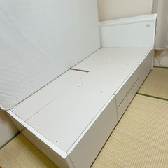 ベッドフレーム  
