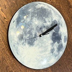 月デザインの時計
