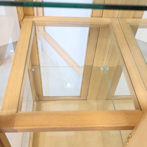 人気のkarimoku(カリモク家具)よりHN2000 キュリオケースです。オーク  