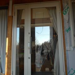 アルミ玄関ドアー　(透明ペアーガラスドアー)　取り外し品