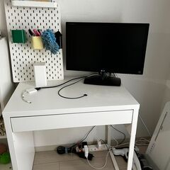 IKEAの勉強机　MICKE