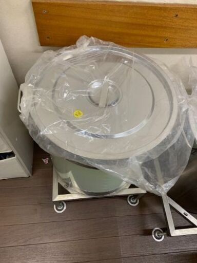 【新品送料無料】業務用ステンレス 寸胴鍋 ふた付 両手 55L 45cm 深45cm キッチンポット パイプ手付 手48ｍm 台湾製
