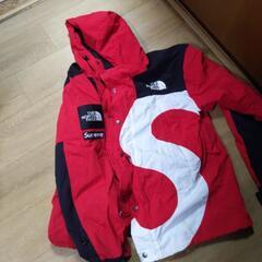 シュプリームとTHENORTHFACEのコラボジヤンパー