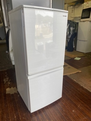 福岡市内配送無料　2019年式　シャープ SHARP 冷蔵庫(幅48.0cm) 137L つけかえどっちもドア 2ドア ホワイト系 SJ-D14E-W