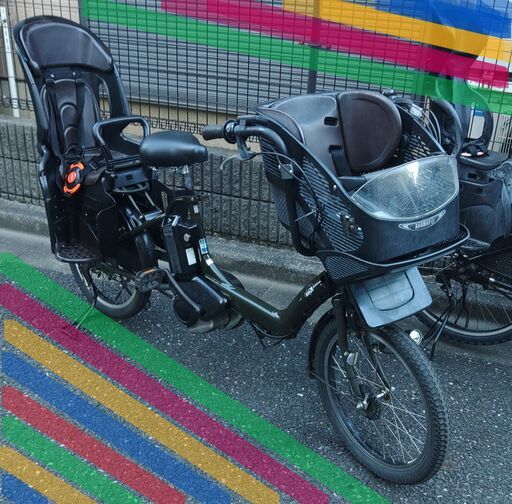 ｃ32土日もお子様と土足のままご試乗可能です。いろいろな種類のご試乗可能です。　  ️２０・２６インチ、チャイルドシート、３人乗り、２人乗り、１人乗り、電動自転車  安心の無料点検サービス１００日間、３カ月保証・交換無料  オプション無料。後ろチャイルドシートをかごに変更も無料  ️土日もお子様と土足のままご試乗可能です。いろいろな種類のご試乗可能です。　  １回の充電で３０ｋｍ以上の走行が可能です。山手線を半周くらいの距離を走れます。  バッテリーは、新品の９０％以上の性