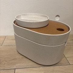 IKEA 化粧品　鏡付き　収納