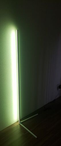 ミニマリストLEDコーナーフロアランプ、カラフルなベッドルームリビングルームのフロアランプバーの雰囲気ランプ