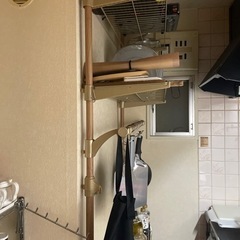 キッチンの突っ張り棚