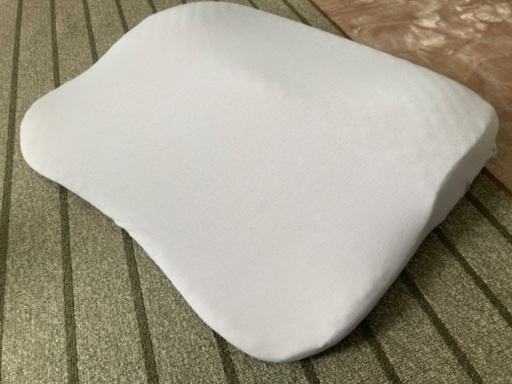 ニトリ背中も支える枕(新品同様)4000円 ☆カバー、高さ調節ウレタン付き