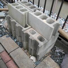 コンクリートブロック13個！幅150ミリ未使用長期屋外放置品。