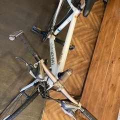 【LOUIS GARNEAU RSR-lV  前後タイヤ新品！】アルミフレーム　3×8速　700×28cクロスバイク　ホワイト