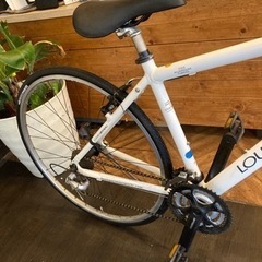 【LOUIS GARNEAU RSR-lV  前後タイヤ新品！】アルミフレーム　3×8速　700×28cクロスバイク　ホワイト