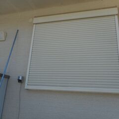 シャッター雨戸付きサッシ　白色　引き取り限定　取に来てくれる方お願いします