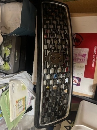 【送料込み】200系クラウンアスリート前期型 フロントグリル アニバーサリー仕様 送料込み】200系クラウンアスリート前期型 フロントグリル