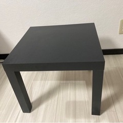 小さめの正方形の机