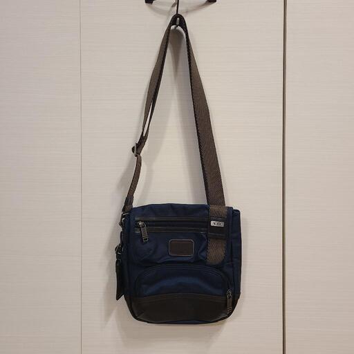 TUMIトゥミ KERBY CROSSBODYクロスボディショルダーバッグ
