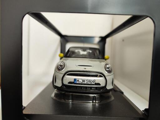 EUROPE限定モデル 電気自動車プラモデル 24分の1スケール