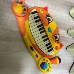 おもちゃピアノ