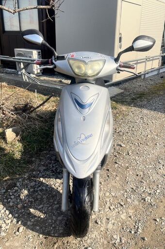優れたエンジン。 キムコのVリンク125Sです。  2018年モデル。 冬にぴったりの温かいハンドルグリップ。 サイドスタンド付き。 バッテリーは新品です。 シートカバーは新品です。13811キロ。  ◆安い価格で安心して乗れる良いバイクを提供しています。