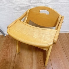 赤ちゃん用の椅子　ベビーチェア　離乳食　木製