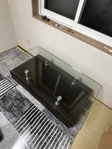 ガラステーブル
