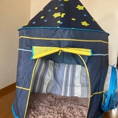 子供のテント、カーペットとクッション付き