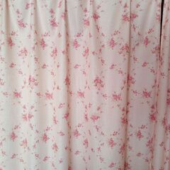 ピンク花柄カーテン２枚セット