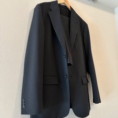 ユニクロ　スーツ　黒服