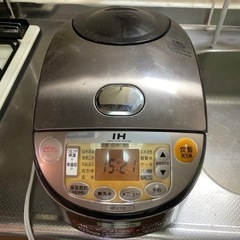 【受渡者決定】象印　炊飯器　NP-VT10