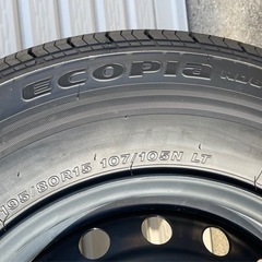 新車外し✨200系 ハイエース 純正タイヤ 1本