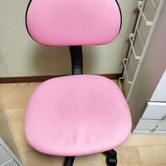 ピンク学習椅子