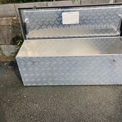 アルミの物入れ