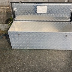 アルミの物入れ