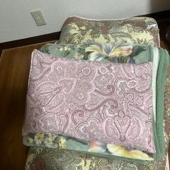 敷布団 毛布 枕 (未使用品)