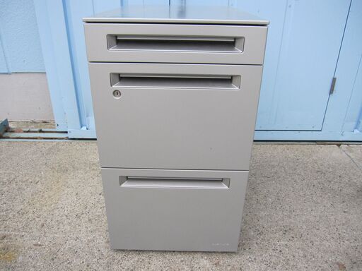 3段ワゴン　シルバー　オカムラ製プロユニット　H680　鍵無し・作成可能1100円/本 3段ワゴン シルバー オカムラ製プロユニット H680 鍵無し・作成可能