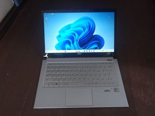 第23号　13.3型ノートパソコン　薄型・軽量で持ち運びに便利