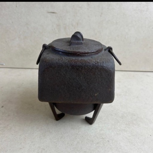 k109602 伝統工芸 工芸美術 茶道 風炉釜 面取風炉 道安風炉 鉄風炉 在銘 茶道 茶道具 神具 仏具 古物 骨董 古美術 時代 古物 金属工芸品