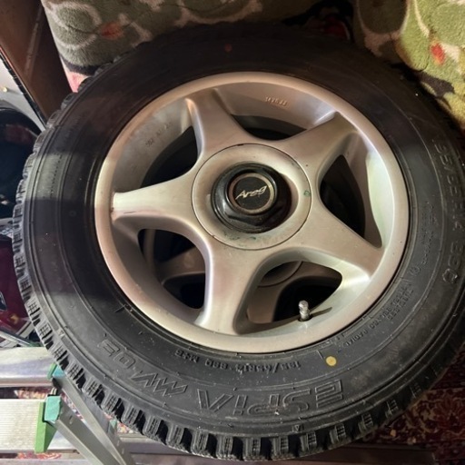 車のパーツ タイヤ、ホイール