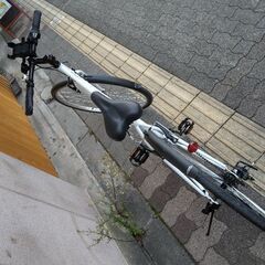 美品☆LASSIG[レッシグ]700cクロスバイク 7speed/ホワイト