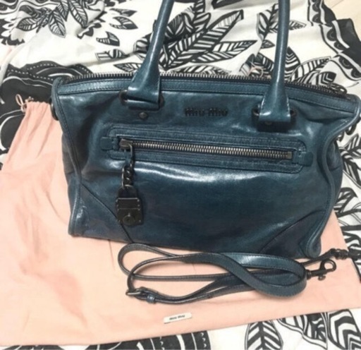 miumiuレザーバック